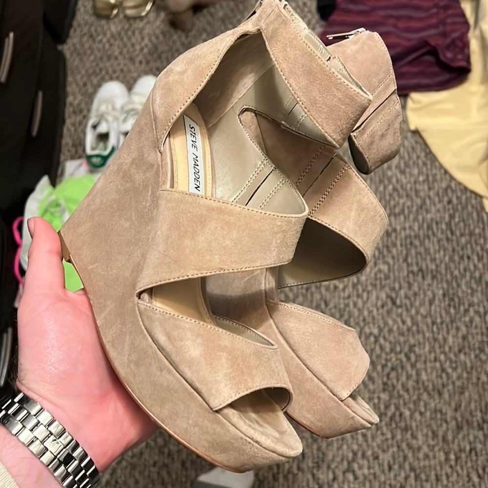 Steve Madden suede platform heel
